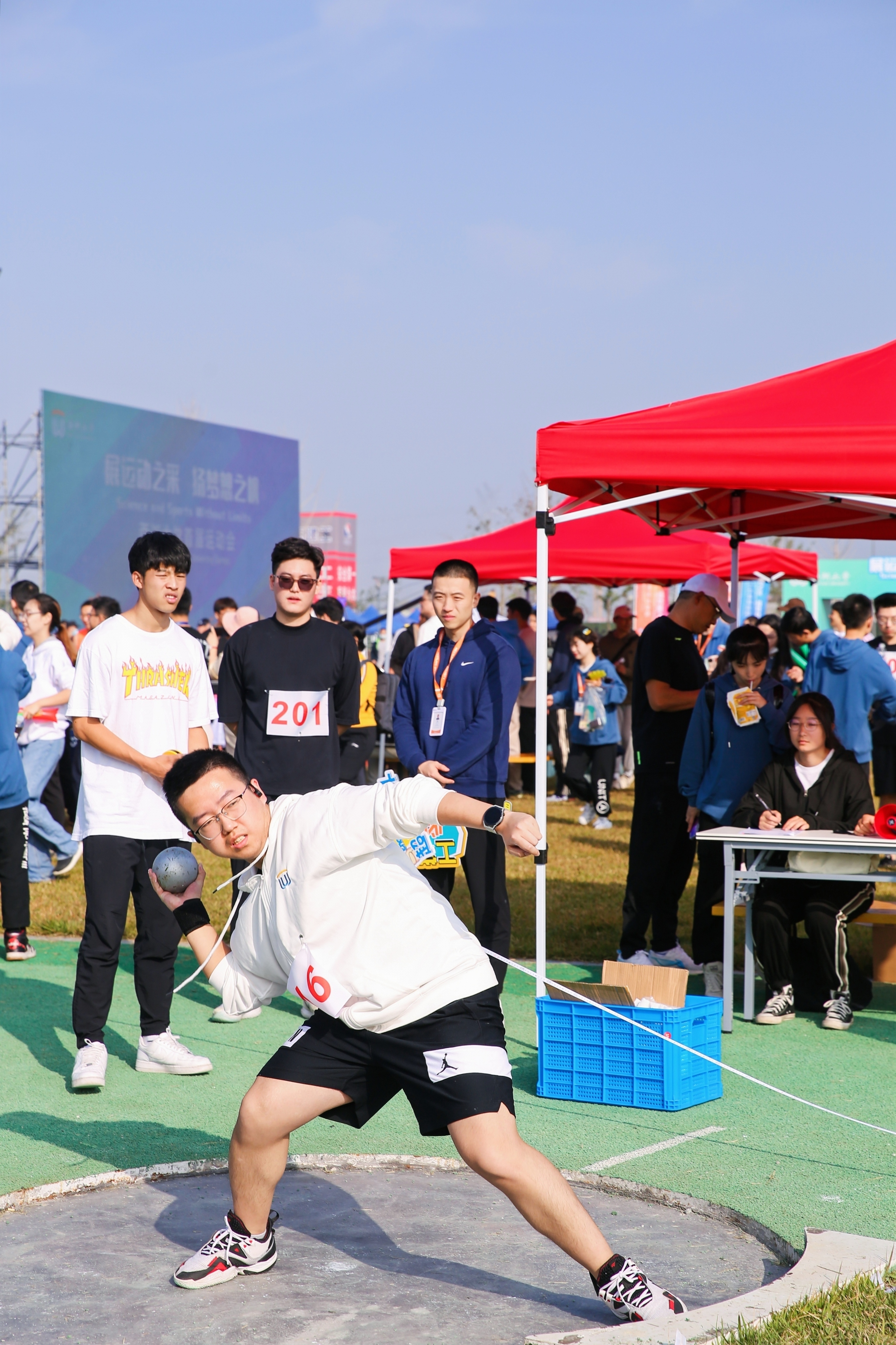 Dongting Yuan's shot put